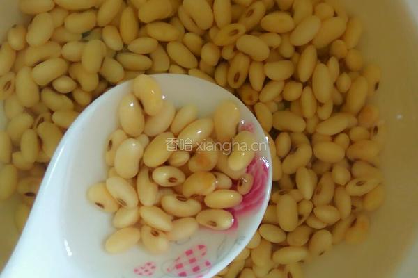黄豆鸡脚汤的做法图解1