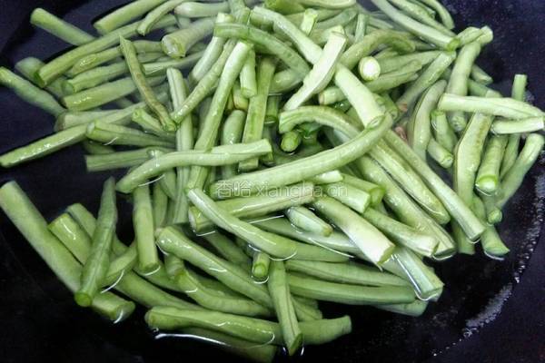 豆角豆腐皮的做法图解2