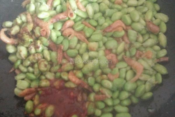 毛豆炒干虾的做法图解3