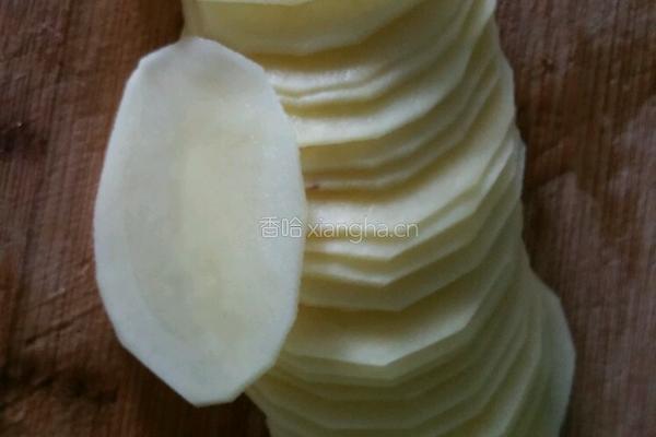 微波炉版燃情薯片的做法图解1