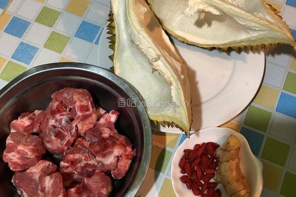 榴莲壳煲排骨汤的做法图解1