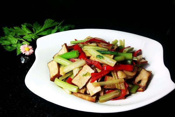 豆干炒芹菜的做法图解9