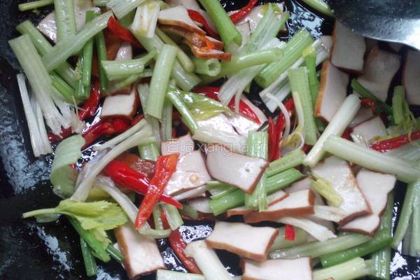豆干炒芹菜的做法图解7