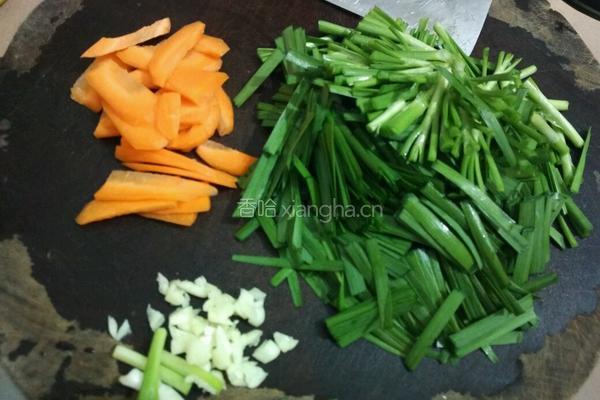 韭菜炒木耳的做法图解3