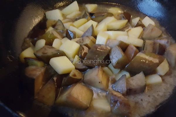 土豆烧茄子的做法图解8