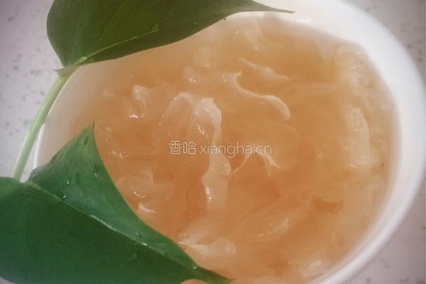 冰糖雪梨银耳羹的做法图解1