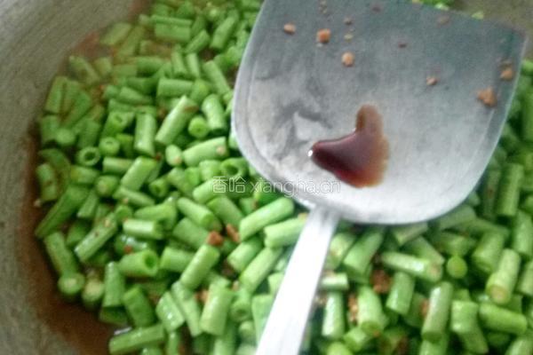 橄榄菜炒豆角的做法图解8