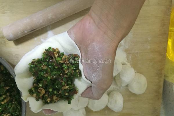 韭菜盒子(馅饼)的做法图解4