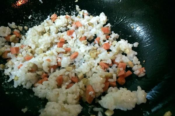 鸡蛋炒米饭的做法图解5