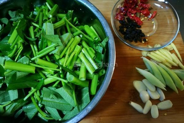 空心菜爆豆鼓的做法图解2