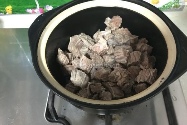 砂锅炖牛肉的做法图解3