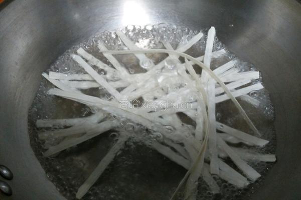 鸡丝拌面的做法图解2