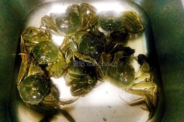 香辣河蟹的做法图解1