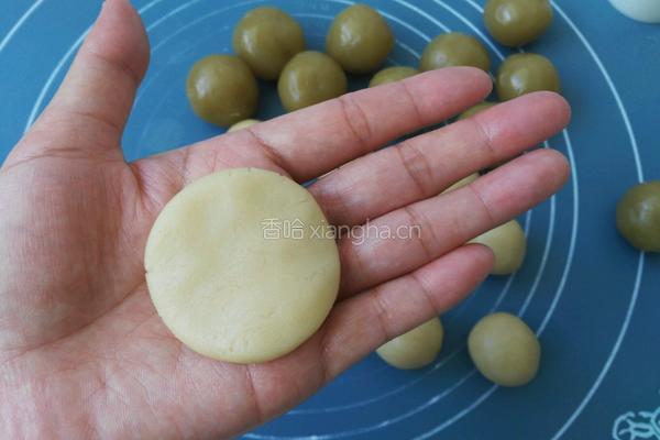 广式莲蓉月饼的做法图解8