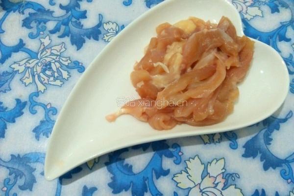 芹菜炒鸡肉的做法图解2