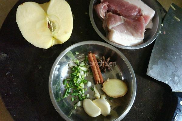 果香红烧肉的做法图解1