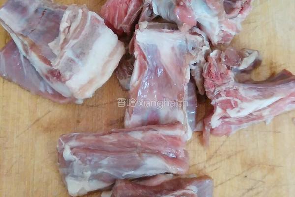 羊排炖萝卜的做法图解2