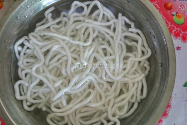 砂锅土豆粉的做法图解2