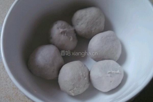 肉丸蝴蝶面汤的做法图解2