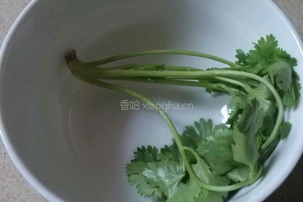 肉丸蝴蝶面汤的做法图解3