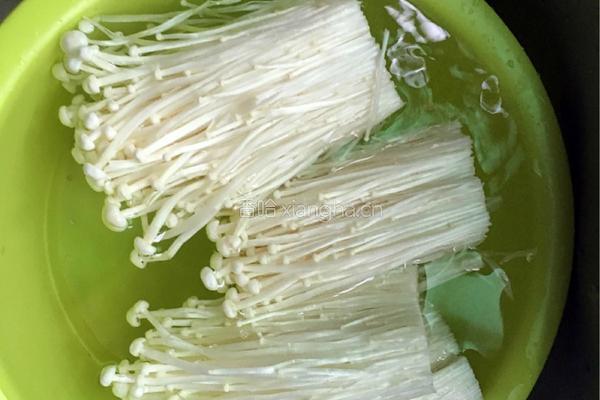 香辣金针菇的做法图解2
