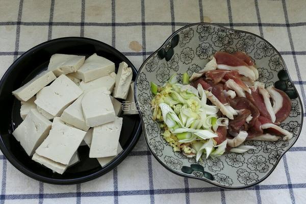 小白菜炒肉的做法图解3