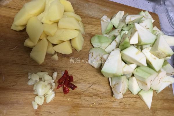 土豆炖茄子的做法图解2