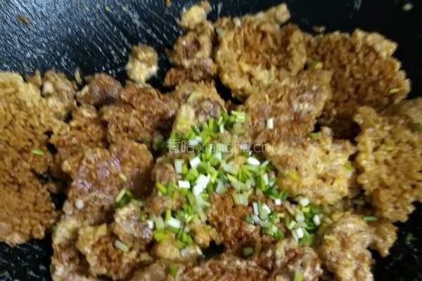 咸蛋黄柴火饭锅巴的做法图解9