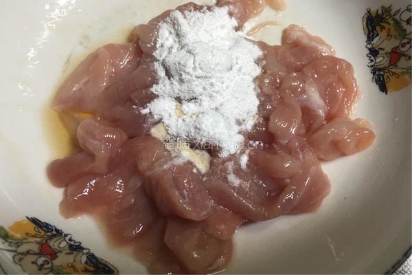 土豆炒猪肉的做法图解2