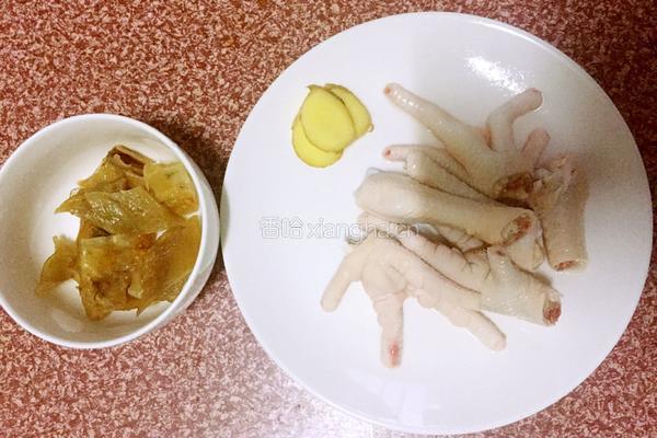 花胶鸡脚汤的做法图解2