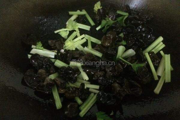 芹菜木耳炒肉的做法图解8
