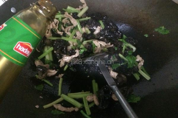 芹菜木耳炒肉的做法图解11
