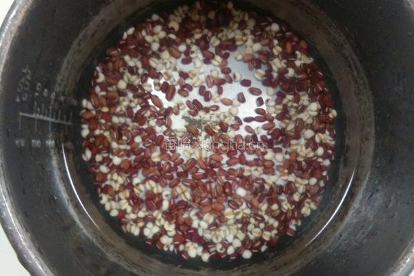 红豆薏米粥的做法图解3