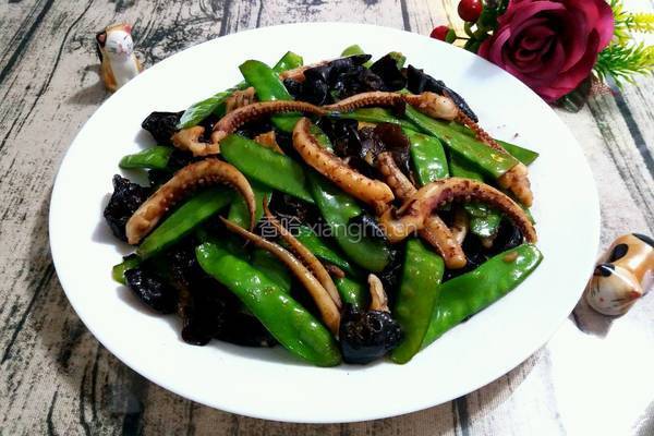 荷蘭豆木耳炒鮮魷的做法图解3