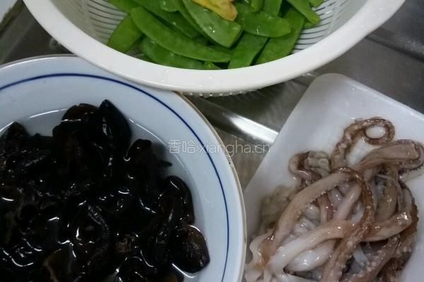 荷蘭豆木耳炒鮮魷的做法图解1