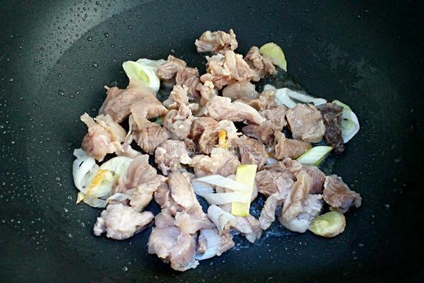 土豆炖牛腩的做法图解4