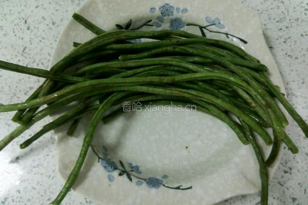 麻酱豇豆角的做法图解1