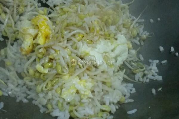 绿豆芽蛋炒饭的做法图解6