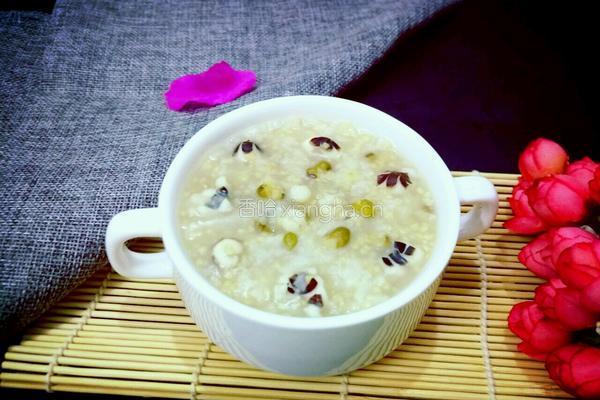 绿豆薏米芡实粥的做法图解5