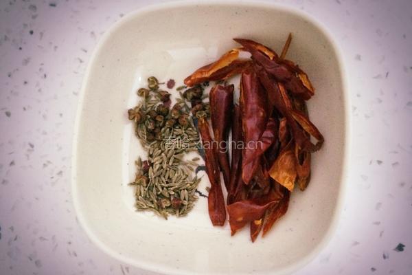 腊肠炖干豆角的做法图解4