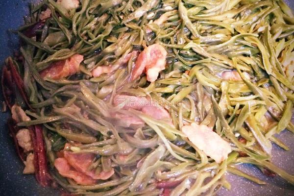 腊肠炖干豆角的做法图解16
