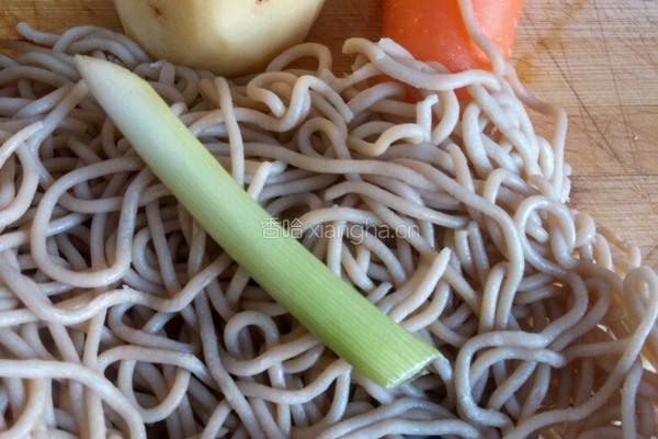 土豆丝炒莜面的做法图解1