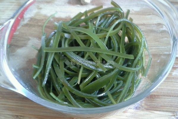 凉拌糖醋海带丝的做法图解2