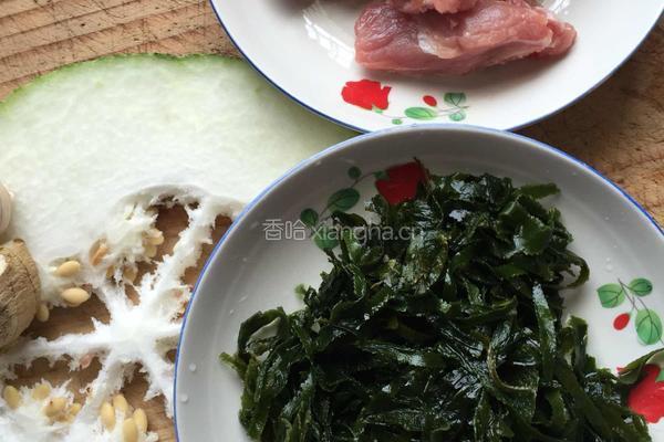 冬瓜海带排骨汤的做法图解1
