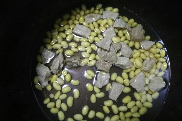 黄豆猪肉煲的做法图解5