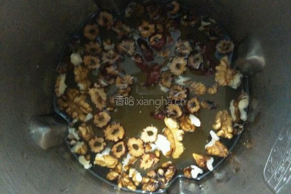 核桃大米红枣豆浆的做法图解2