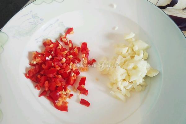 五花肉烧茄子的做法图解2