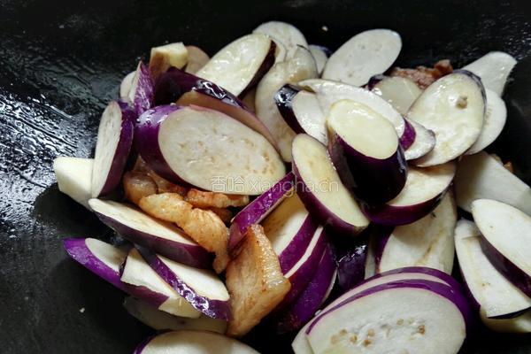 五花肉烧茄子的做法图解7