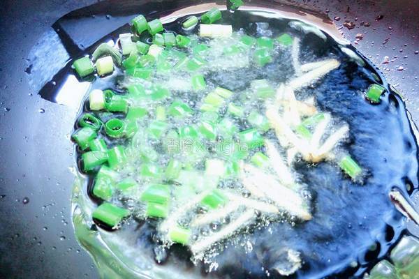 黄豆芽炒咸鱼的做法图解7