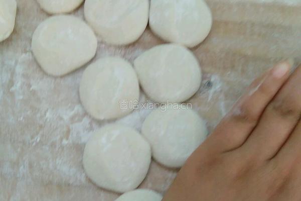 饺子皮的做法图解10